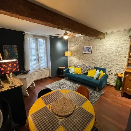 La Maison Des Chapeliers بيت للعطل *